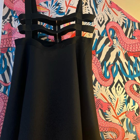 NWT XL skirt with suspenders runs small - Picture 4 of 6